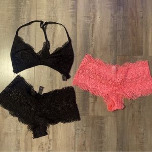 NWOT- VICTORIA’S SECRET SEXY LACE BRALETTE & CHEEKY SHORTS 💕💕 SUPER CUTE!!!
